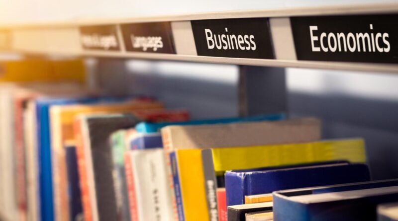 10 найкращих книг із економіки, які допоможуть зрозуміти світ