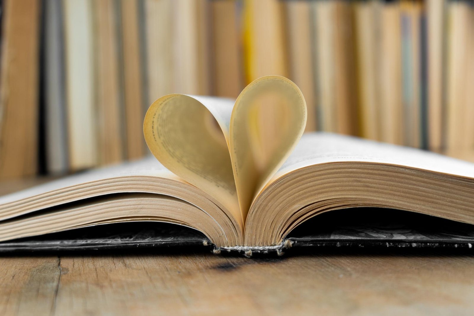 10 подарункових книг українською: найкращі колекційні видання для дітей і дорослих